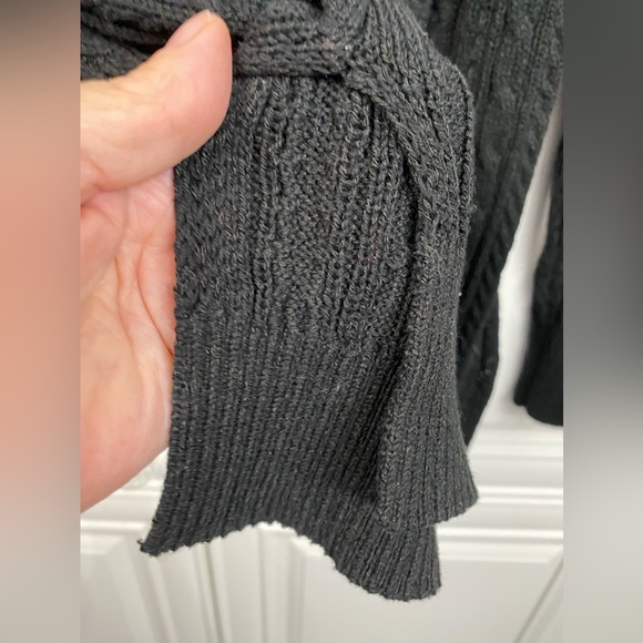 Women’s Size XL Black Cable Knit Pull On Sweater Crew Neck Vents at Sides - Picture 4 of 11